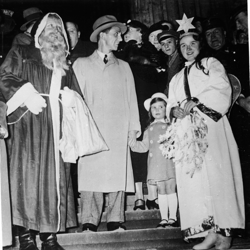 Joseph Goebbels en la apertura del mercado navideño de Berlín Lustraren en 1935. Getty